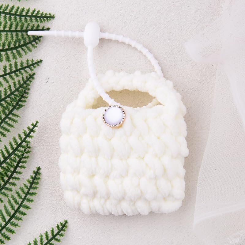 Christmas Tree Crochet Mini Bag Handmade Knit Earbud Pouch for Holiday Festival Gift Christmas Tree Headphone Cable