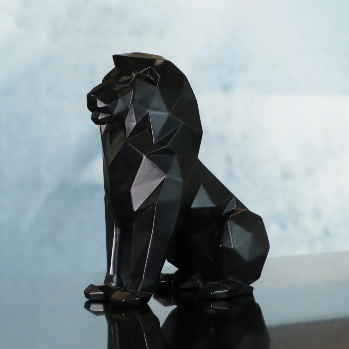 Artarium Geometric Black Lion Statue 7.6 Inch, Modern Resin Lion Figurine for Home Decor, Office Desk, Bookshelf & Coffee Table, Abstract Wildlife Sculpture, Contemporary Interior Decoration Gift