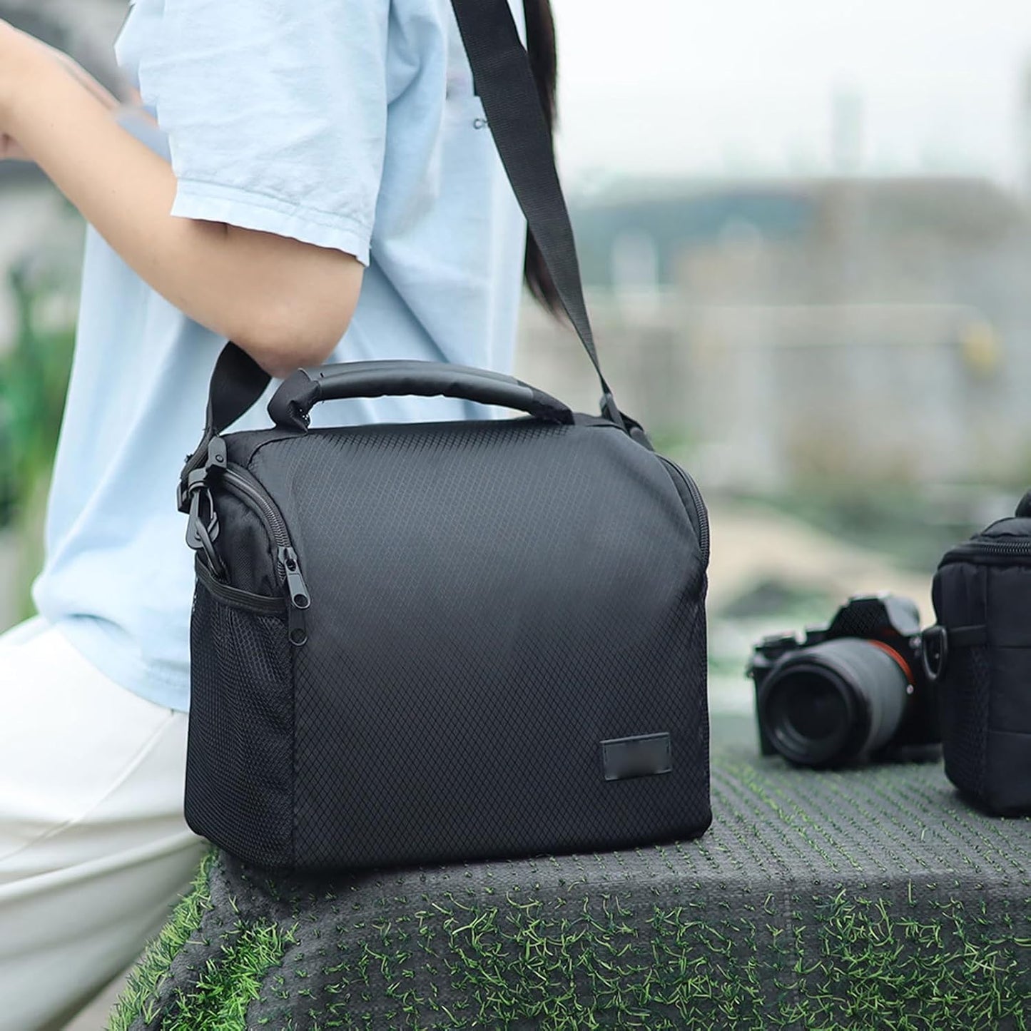 Akozon Large Capacity Water Proof Polyester Portable Mirrorless Camera Case with Detachable Shoulder Strap for Camera