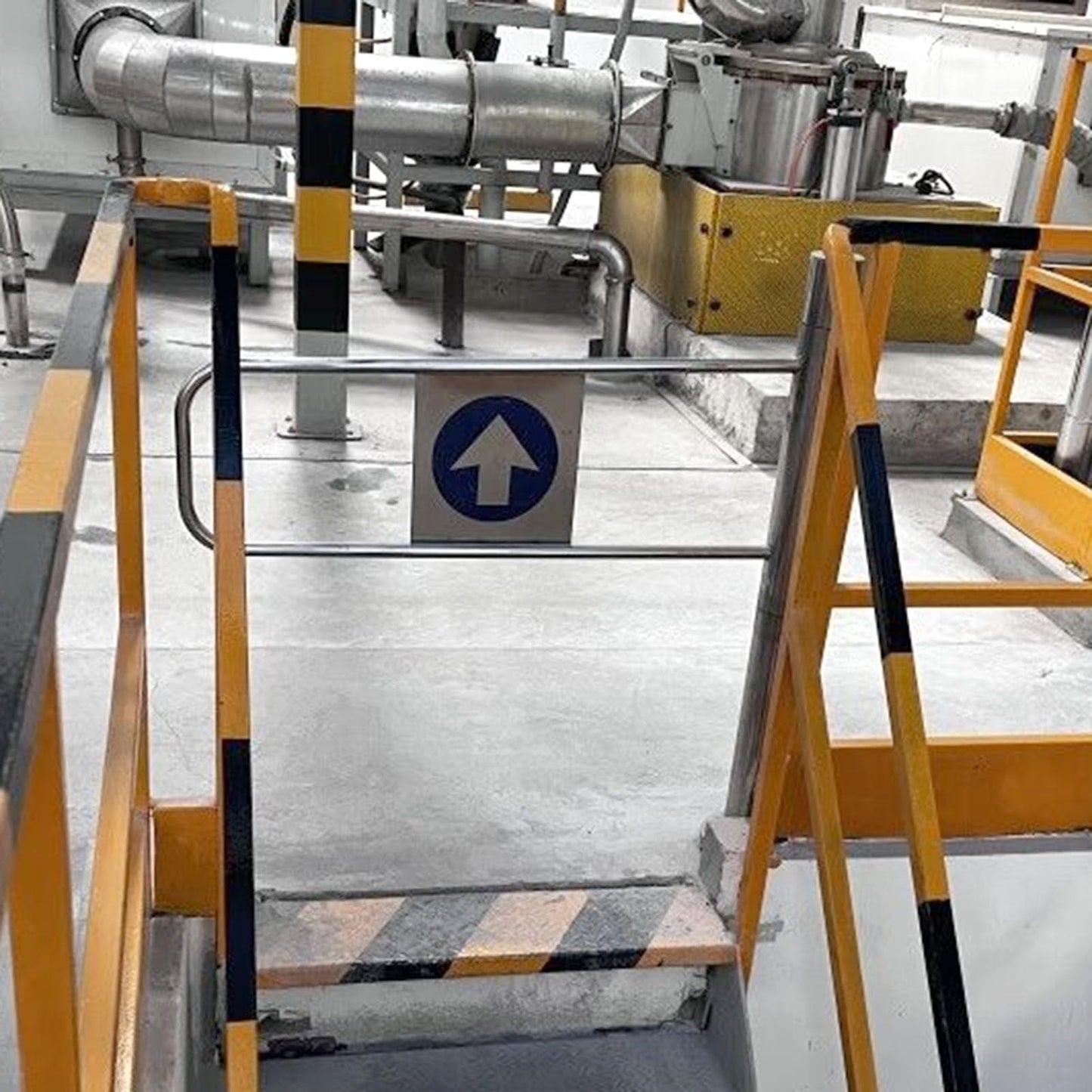 WhamtL Industrial Warehouse Entrance Swing Gate, One Way Turnstile Gate with Directional Sign, Anti Reverse Pedestrian Barrier for Controlled Entry(Right,WXH 60x100cm(24x39in))