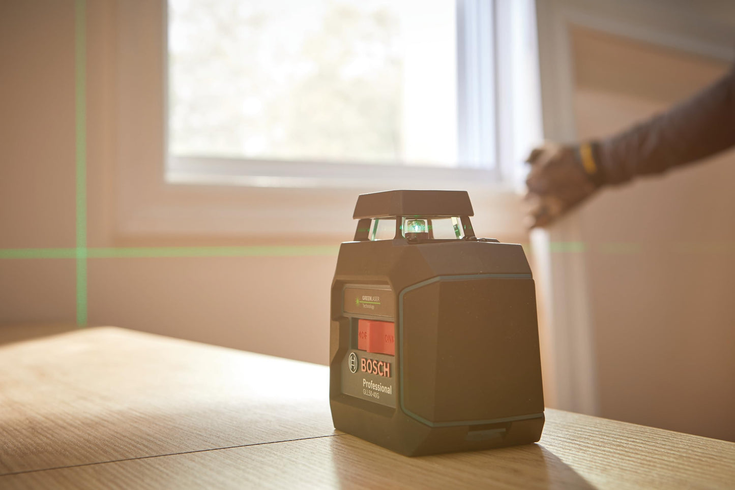 BOSCH GLL50-40G Green-Beam Self-Leveling 360 Degree Cross-Line Laser, Includes 4 AA Batteries, L-Bracket, Ceiling Clip, & Hard Carrying Case