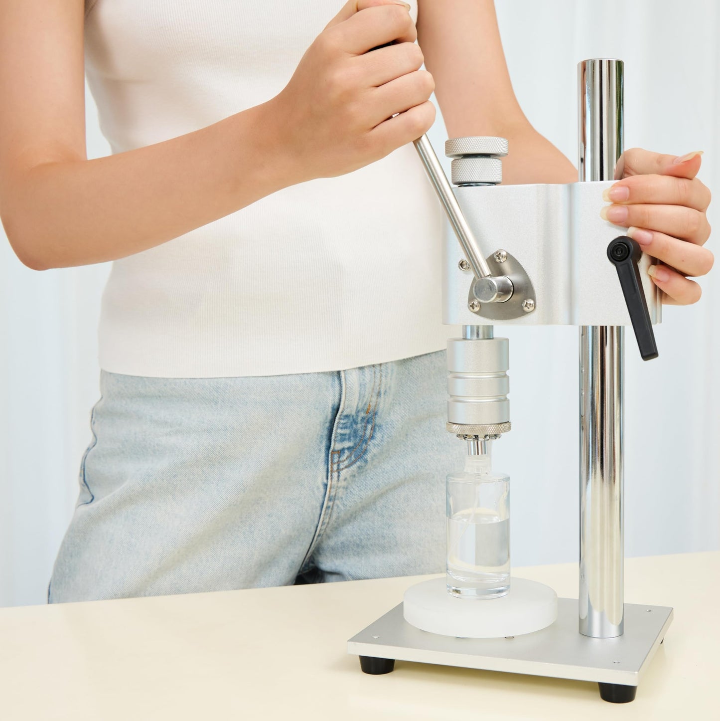 Manual desktop perfume bottle crimper and capping tool machine, perfume sprayer sealer crimping plier for 13mm 15mm