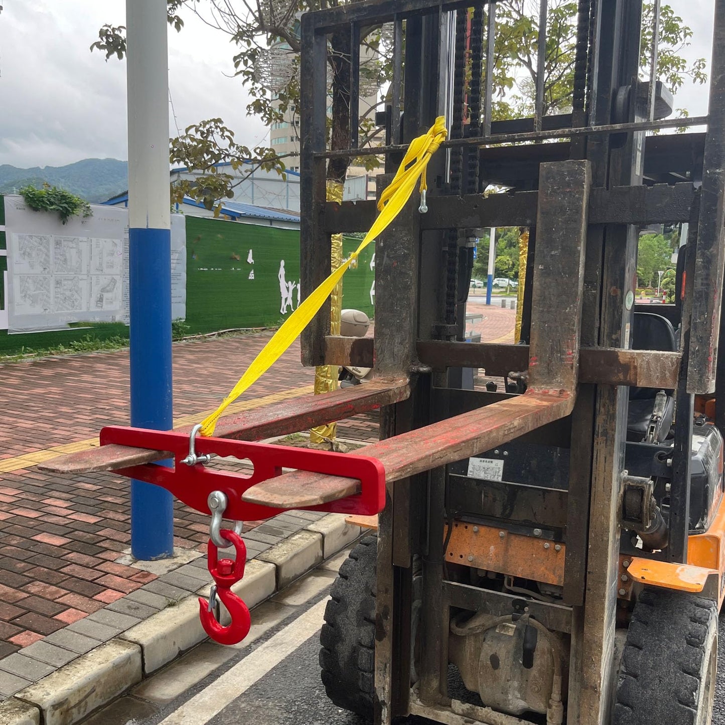 Forklift Lifting Hook,Forklift Lifting Hook Attachment,6600lbs Capacity Forklift Lifting Hoist(3 Ton),Dual Fork Mount,with Swivel Hook