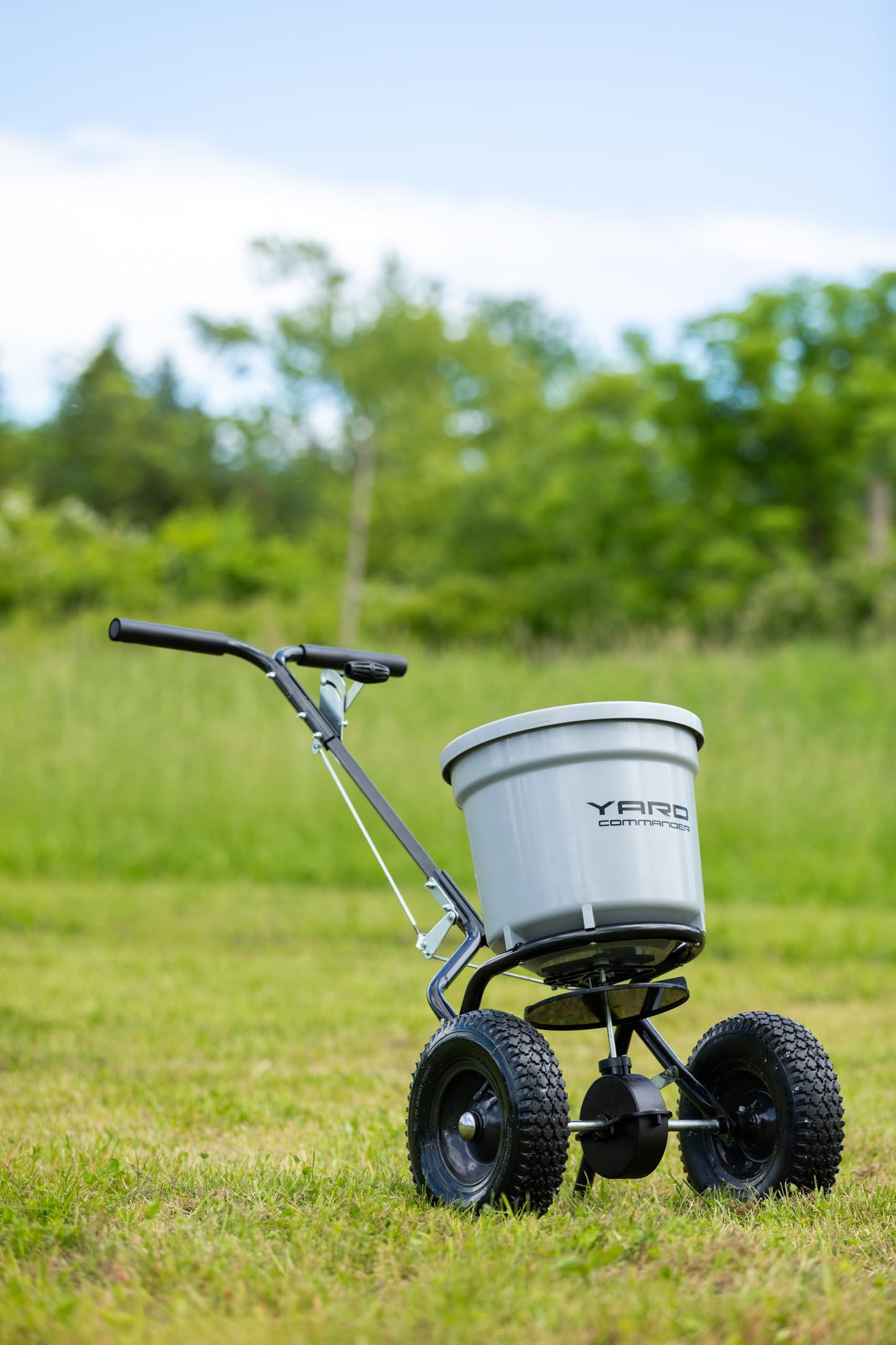 Yard Commander - Commercial 50 LB Walk-Behind Push Broadcast Spreader - 10-12 Foot Spread - Fertilizer, Ice Melt & Grass Seed - Clog Free Design - Fully Enclosed Gear Box - Adjustable Drop Rate