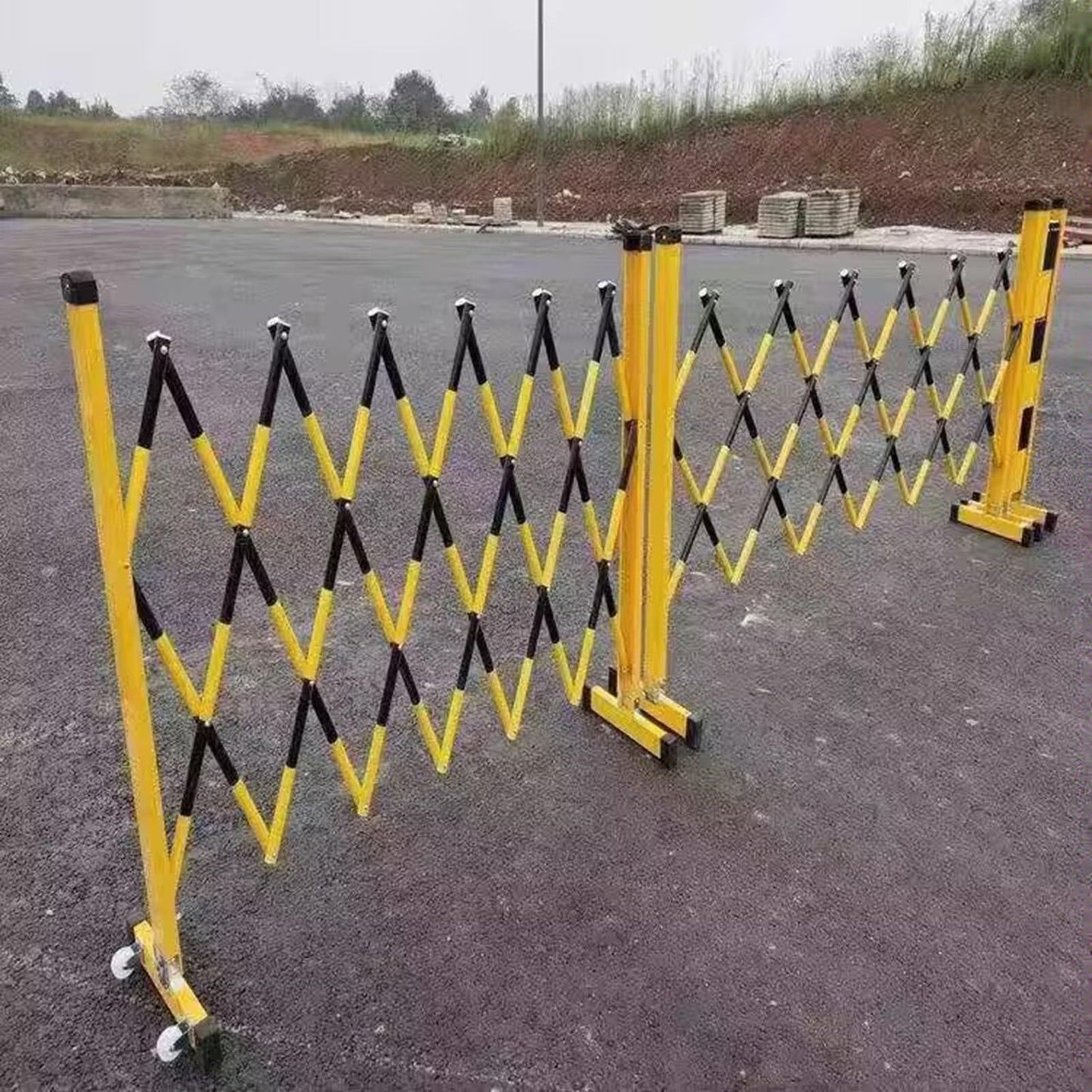 Barricade Expandable Mobile Barricade Industrial Safety Barrier Gate Outdoor Road Garage Construction Retractable(Red+White,1.2 * 2.5m)