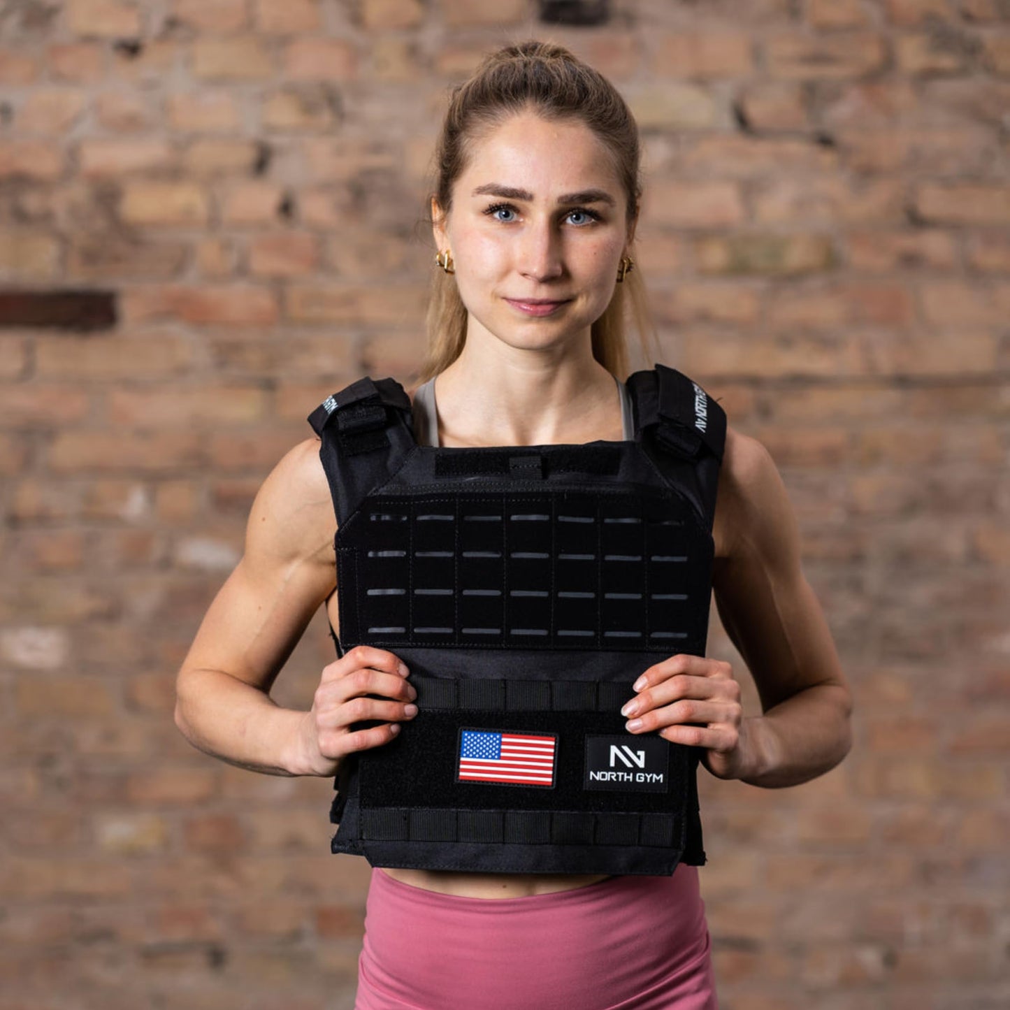 Northgym Adjustable Weighted Vest/Incl. Two 3D Weight Plates in 14lbs / 20lbs/ 30lbs/ 42.5lbs - Optimized Weight Distribution and with Curved Plates for Running, Functional Training and Working Out