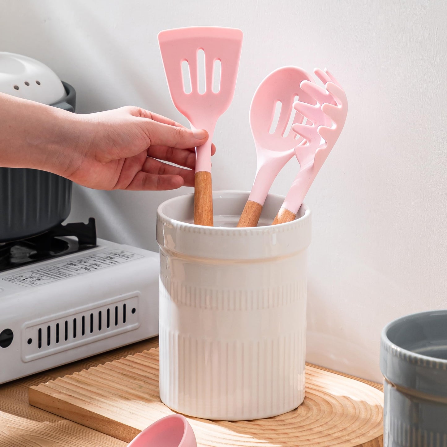 SIEBOLD Utensil Holder, Sturdy Ceramic Stripes Utensils Crock for Kitchen Countertop, Large Cooking Utensil Crocks for Kitchen Counter, Morden Utensil Organizer for Spatula