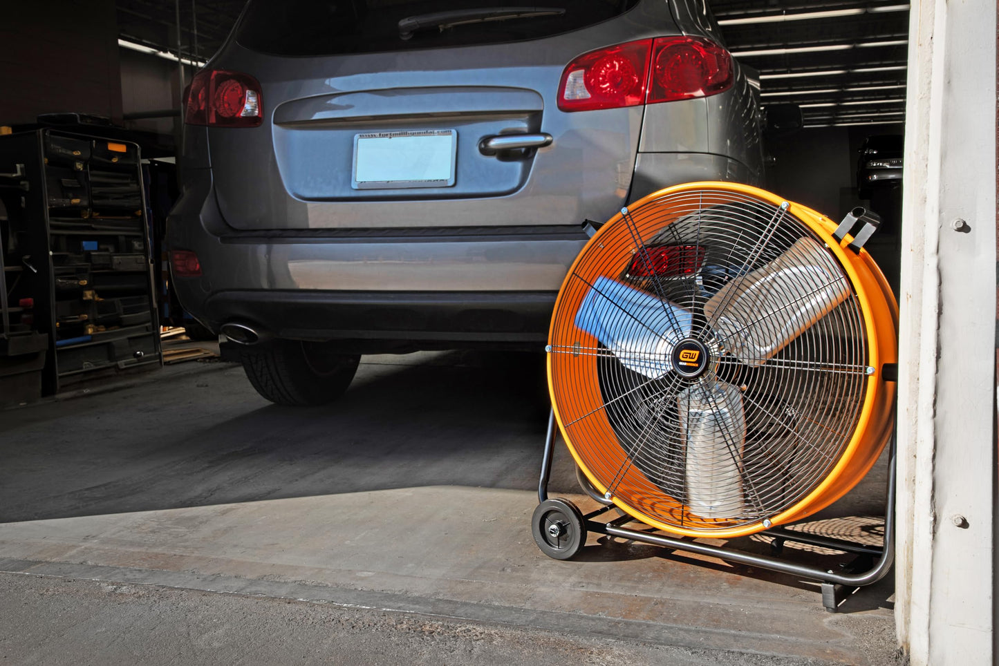 GEARWRENCH 24" 2-Speed High Velocity Shop Fan | GWSFAN24