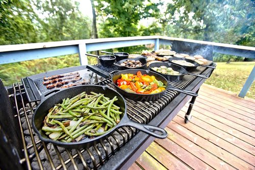Lodge 5 Quart Pre-Seasoned Cast Iron Deep Skillet - Versatile Cooking for Oven, Stove & Grill - Black