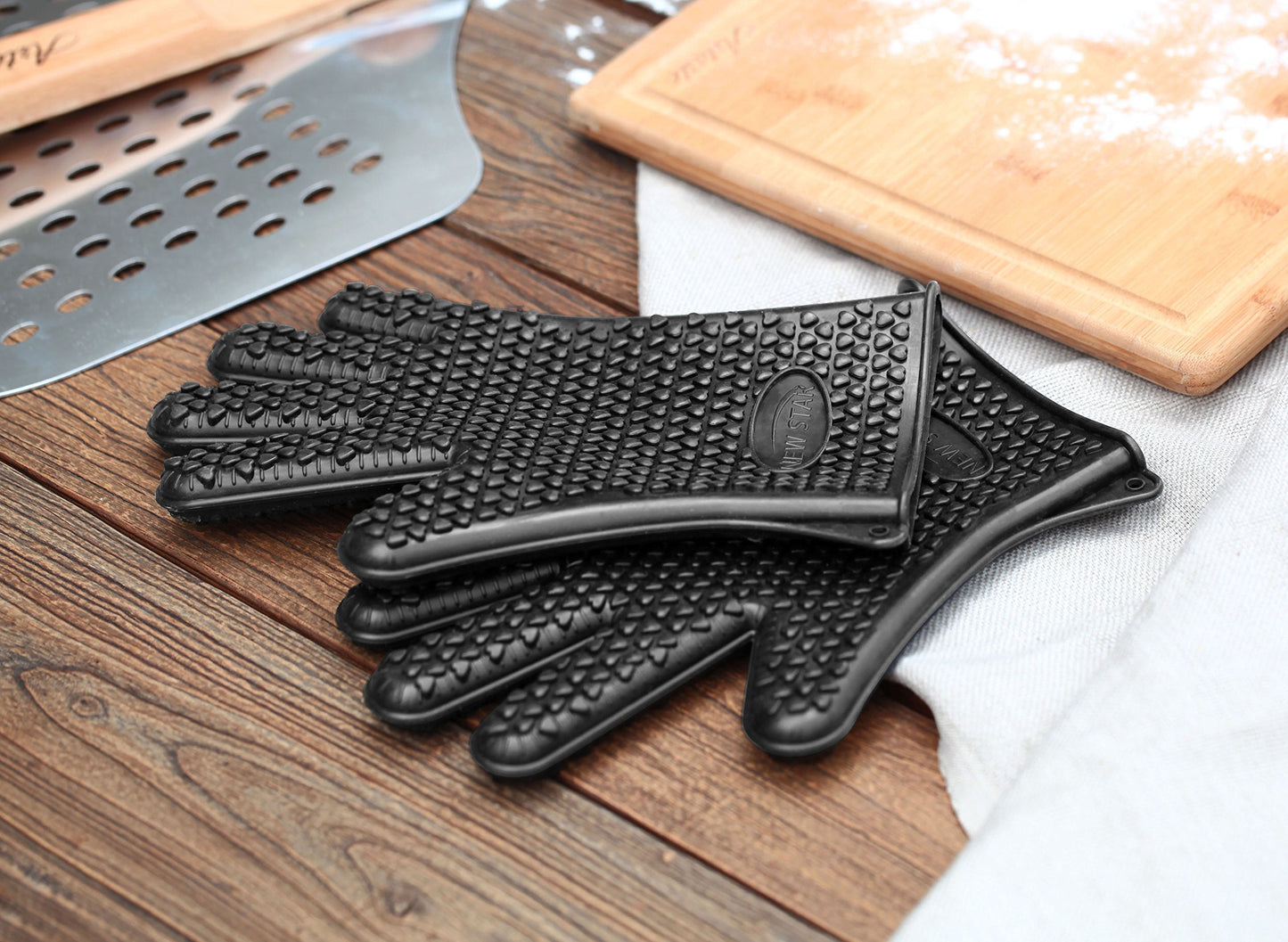 New Star Foodservice Commercial Grade Silicone Oven Mitts, Black Set of 2, Heat Resistant Waterproof Kitchen Gloves, Textured Non-Slip Grip, Oven, Grill, Baking, and Cooking Mitts