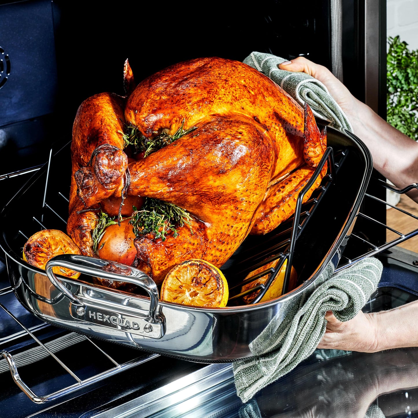 HexClad Hybrid 17 x 14 Inch Rectangular Nonstick Roasting Pan with Rack, Dishwasher-Friendly, Oven-Safe Up to 900°F, Compatible with All Cooktops