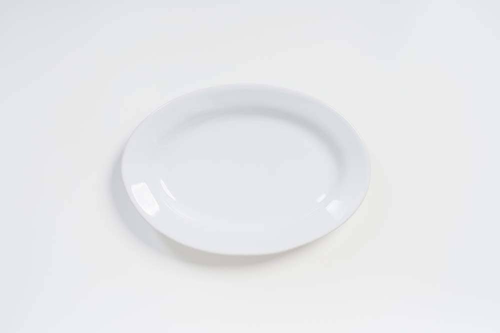 FSE Wide Rim Oval Platter, Fully Vitrified Stoneware Serving Platter, Durable Breakage-Resistant Construction for Dining and Buffet Service, European White, 12-5/8 x 8-3/4 Inch, Case of 12