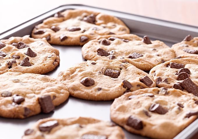 Winco Commercial-Grade Aluminum Sheet Pan - Durable 18 Gauge | 2/3 Size for Professional Baking