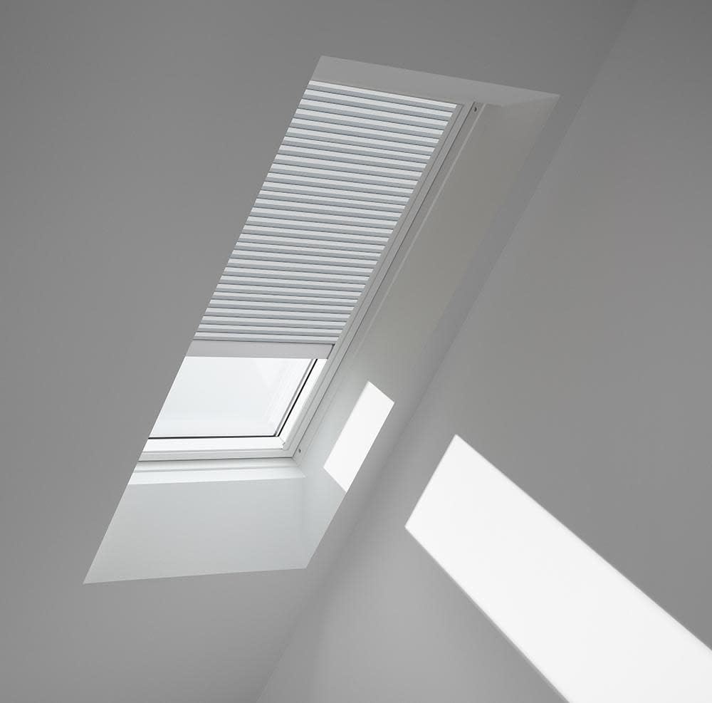 VELUX VS C04 2004S VS Manual Venting Deck Mount Skylight, Laminated LowE3 Glass and Solar Room Darkening Shade - (Rough Opening: 21 in x 37-7/8 in) - Gray Frame/Clear Glass