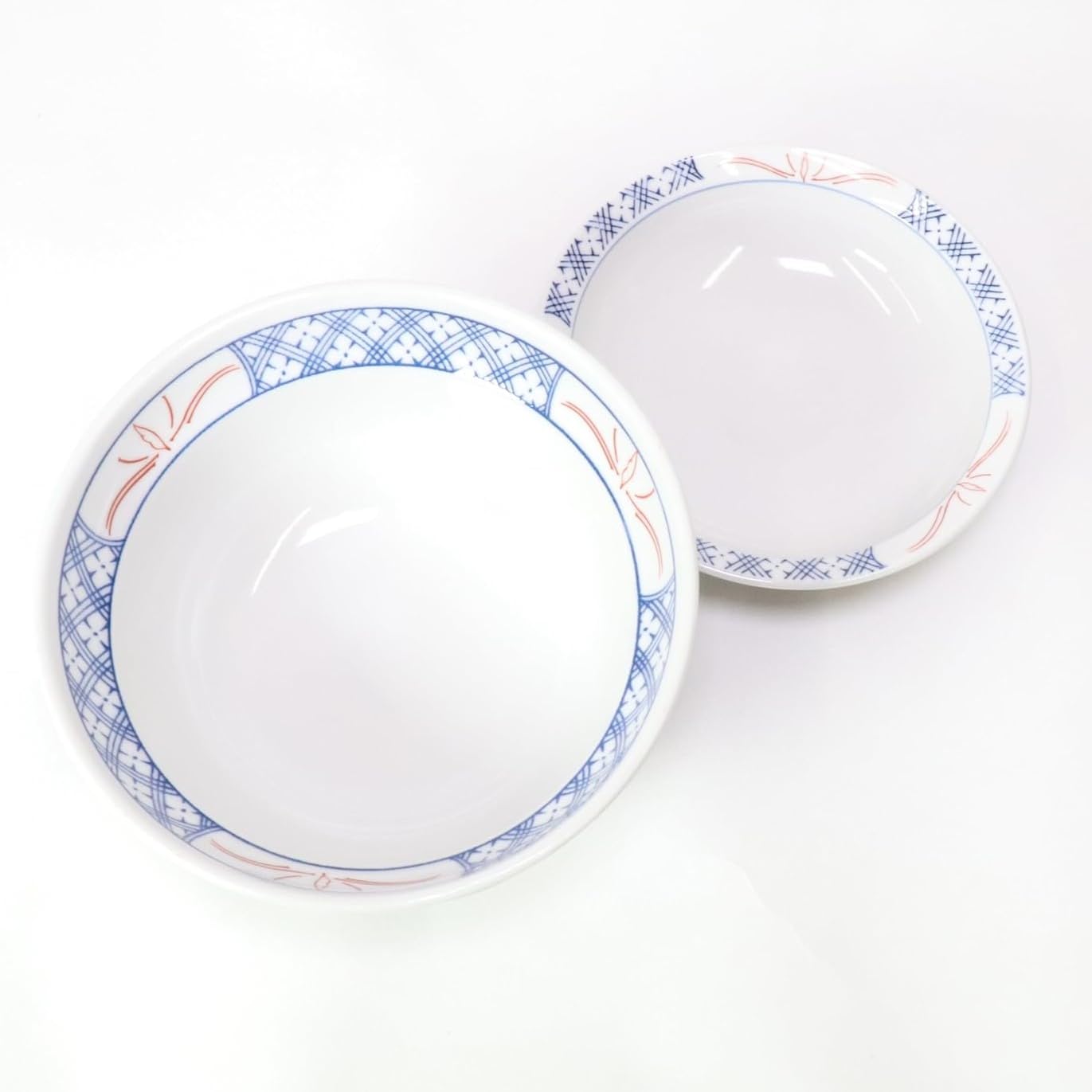 セトモノホンポ(Setomonohonpo) Japanese 6.2 Inches Diameter Porcelain Nishiki Botan Donburi Ramen Noodle Soup Rice Bowl with Lid
