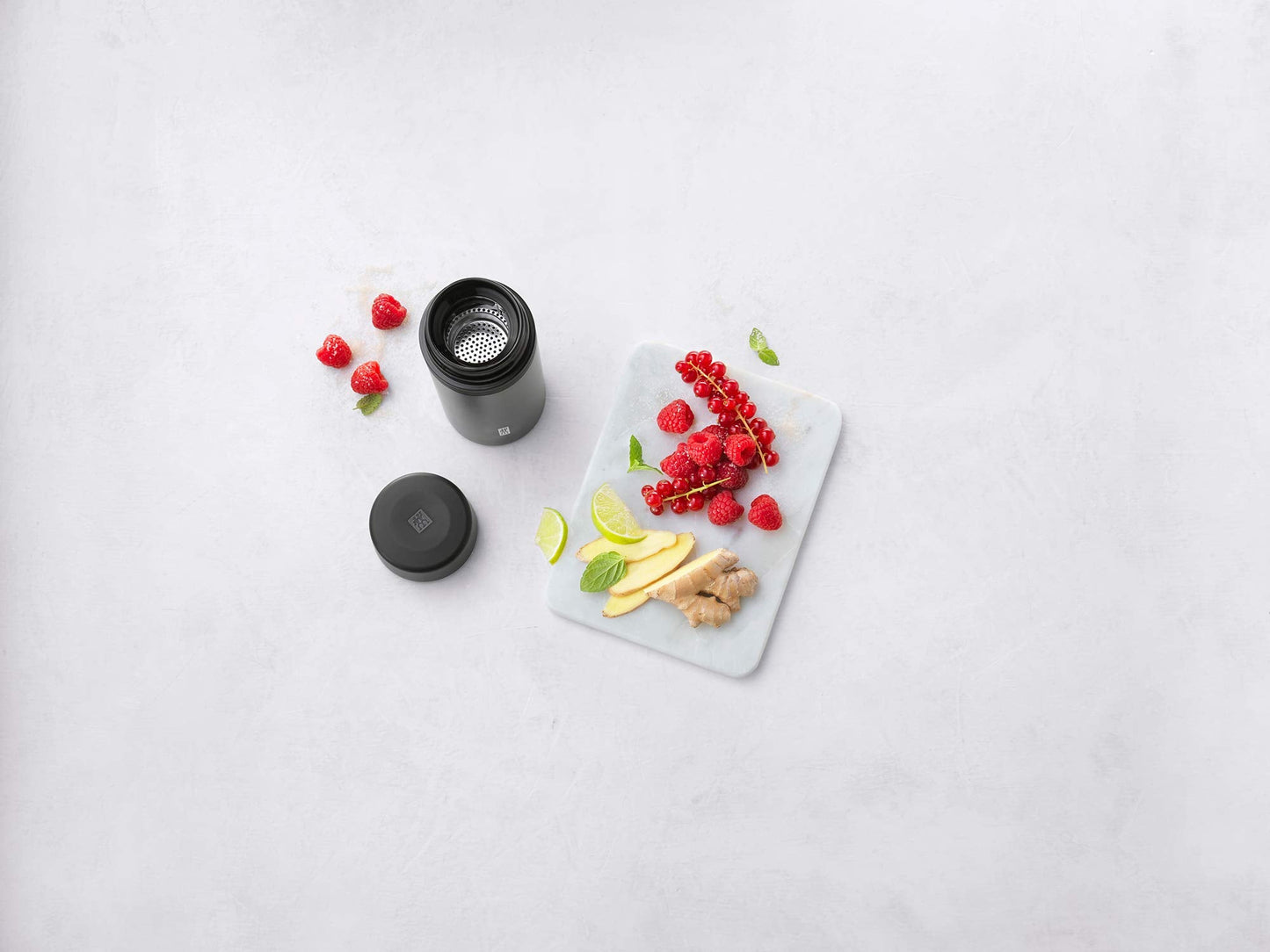 ZWILLING Thermo 14.2 oz Tea & Fruit Infuser Bottle - Matte Black