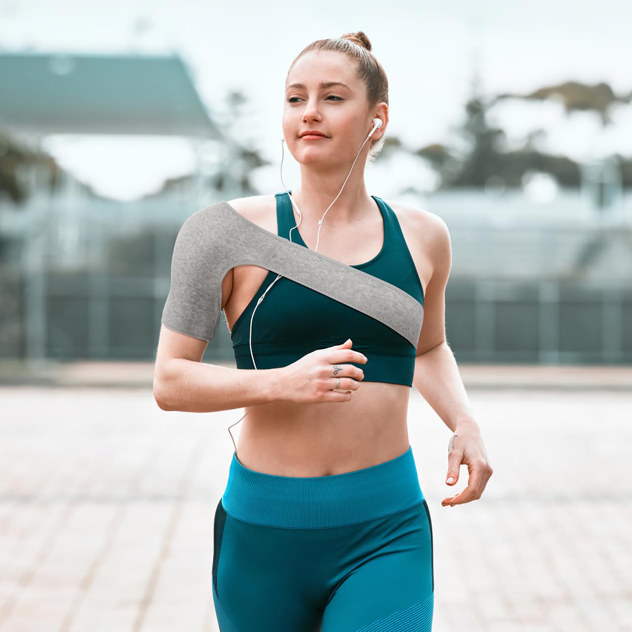 Ipetboom Shoulder Brace: Rotator Cuff Support Brace Wrap for Men and Women - Shoulder Compression Sleeve for Preventing Strains and Dislocation, M