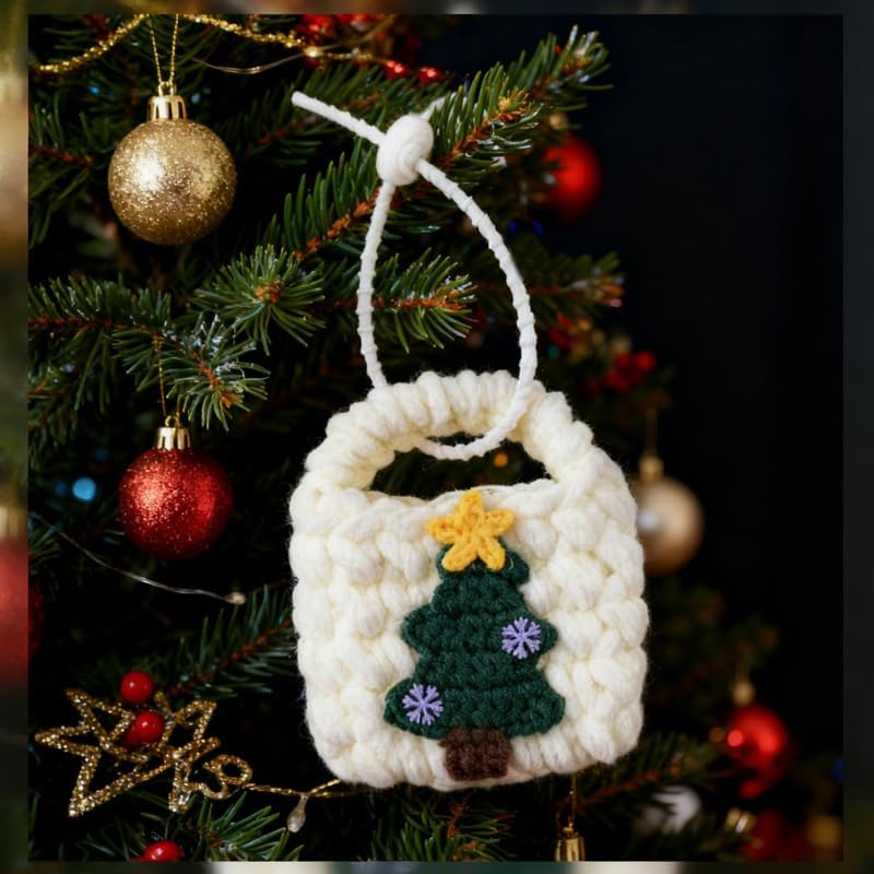 Christmas Tree Crochet Mini Bag Handmade Knit Earbud Pouch for Holiday Festival Gift Christmas Tree Headphone Cable