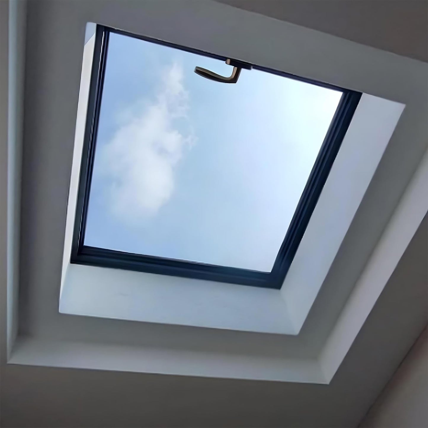 Skylight Roof Window, Tempered Glass Skylight Cover, Aluminum Alloy Frame & Hydraulic Rod, Egress Roof Window with Double-Layer Tempered Glass, for Roof, Attic, Basement, Sun Room(30.7*38.5in/78*98cm)