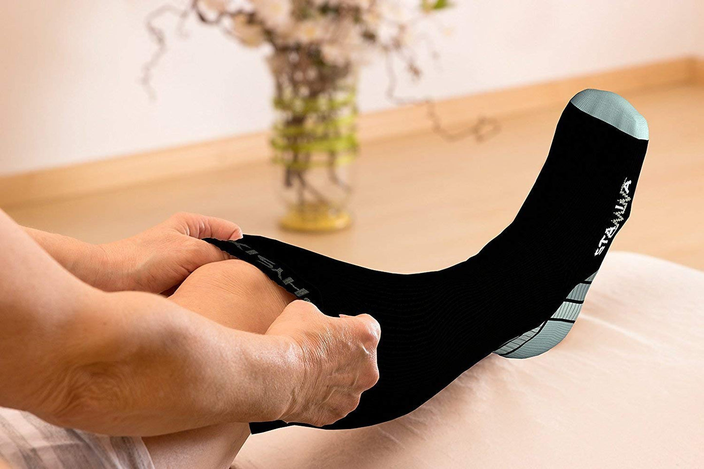 Physix Gear Compression Socks - Best Men & Womens Compression Socks for Circulation, Running, Nurses, Athletic Use Sock Compression, Blood Pressure Socks, Calcetines de Compresion, Black/Grey, S/M