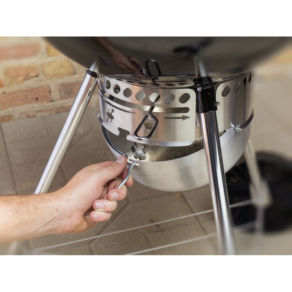 Weber Original Kettle Premium Charcoal Grill, 22-Inch, Black – Outdoor BBQ Grill with Built‑In Thermometer, Heat Control Dampers & One‑Touch™ Cleaning System