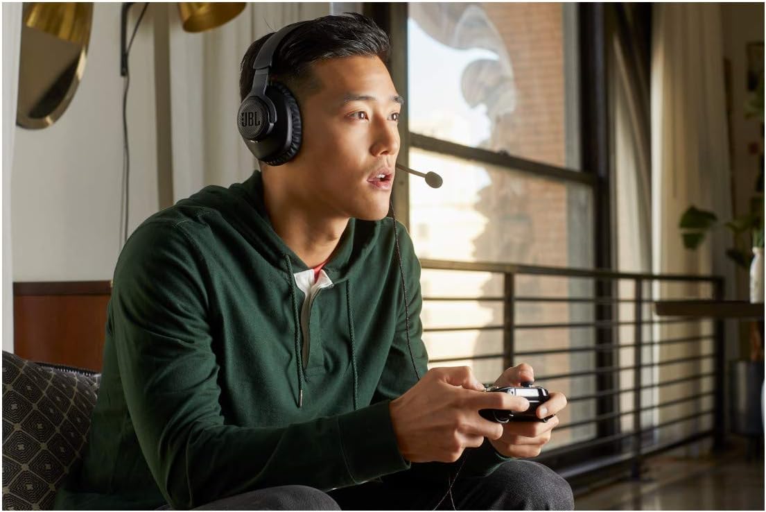 100 JBL Quantum - Wired Over-Ear Gaming Headphones - Black, Large