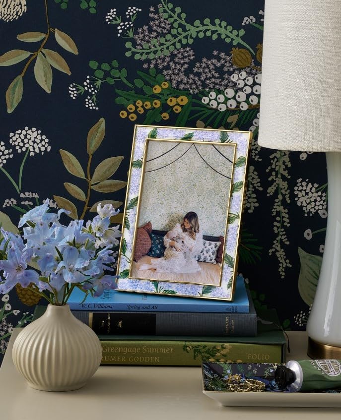RIFLE PAPER CO. Hydrangea 4x6 Picture Frame For Special Photos With Friends And Family, Stylized Pattern Single Photo Frame For Desks, Cabinets, And Nightstands