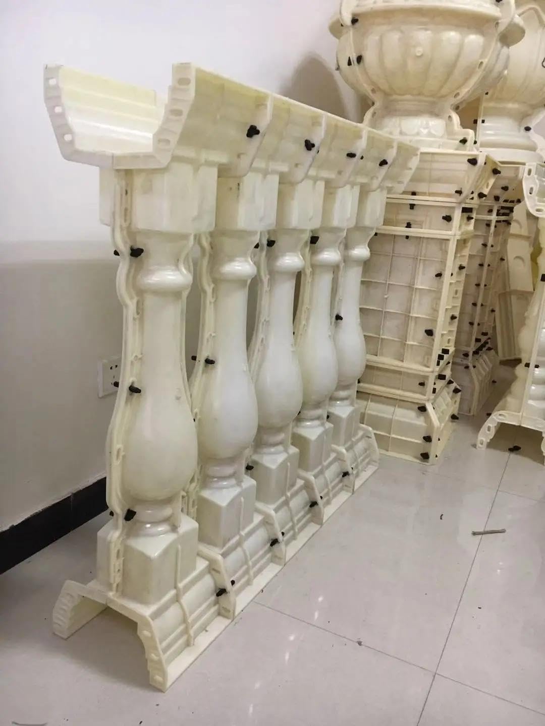 5pcs Per Meter ABS 89cm Terrace Casting Decorative handrail vase Column Concrete Fence Form Balustrade Mold for Sale