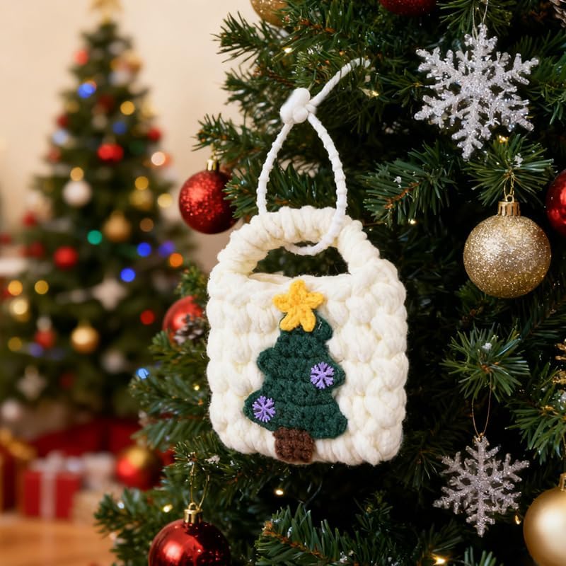 Christmas Tree Crochet Mini Bag Handmade Knit Earbud Pouch for Holiday Festival Gift Christmas Tree Headphone Cable