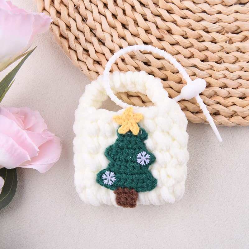 Christmas Tree Crochet Mini Bag Handmade Knit Earbud Pouch for Holiday Festival Gift Christmas Tree Headphone Cable