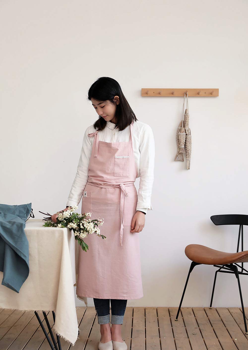 Tobyan Soft Cotton Linen Apron - Retro Linen Art Apron, Adjustable Casual Apron with Towel, Great for Florist, Coffee House and Kitchen (Pink)
