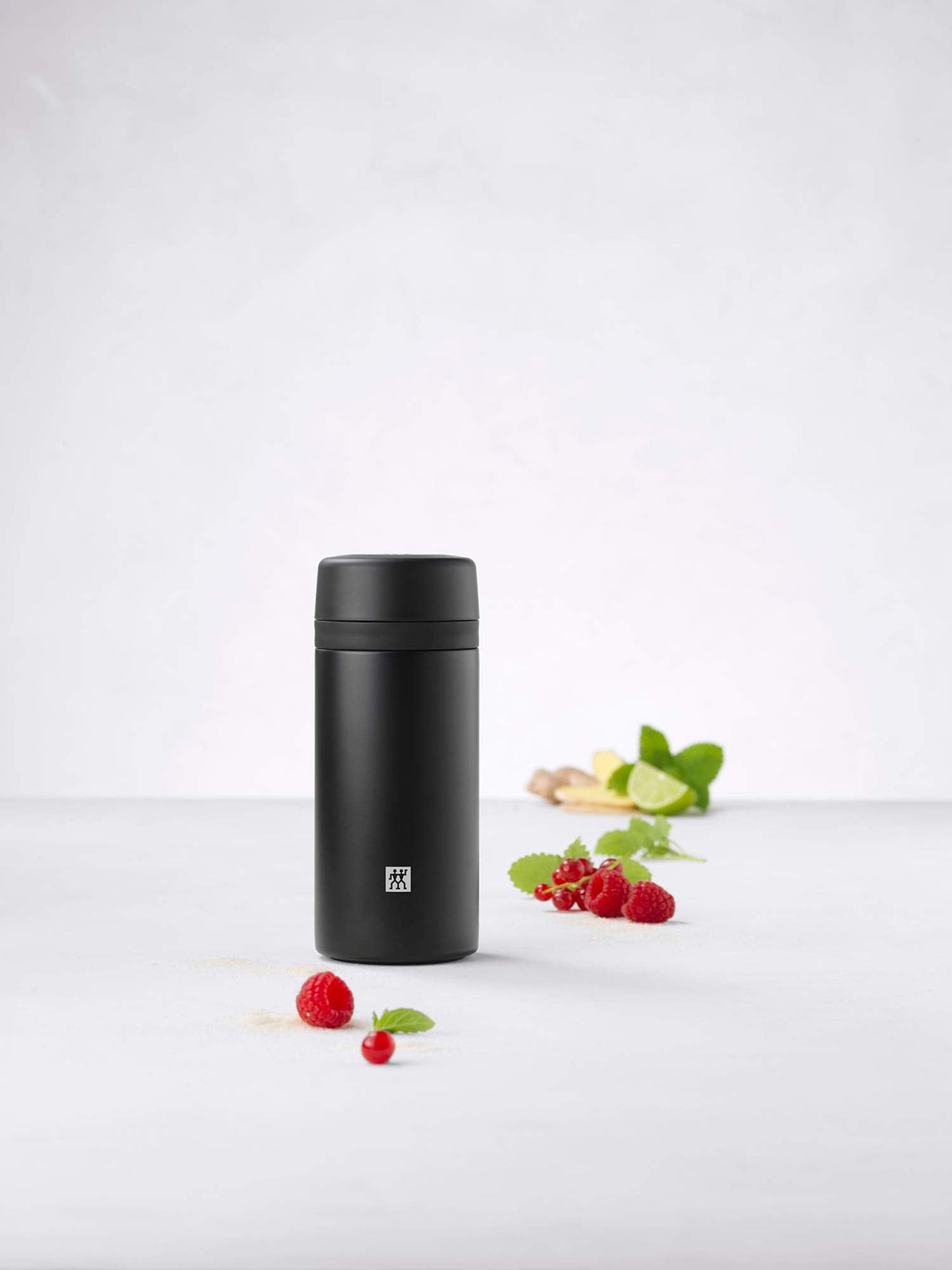 ZWILLING Thermo 14.2 oz Tea & Fruit Infuser Bottle - Matte Black