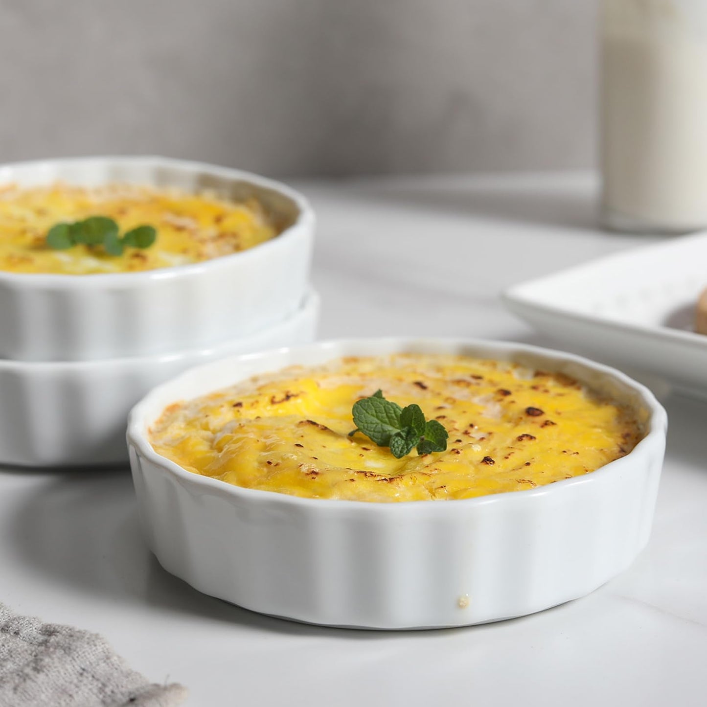 Feenmai 6oz Creme Brulee Ramekins Set of 4 - Ceramic Baking Dishes, Non-Stick Porcelain Pie Dish, Wave Round Baking Dish for Dessert, Pie, Tart, Souffles, Appetizers, Oven and Dishwasher Safe