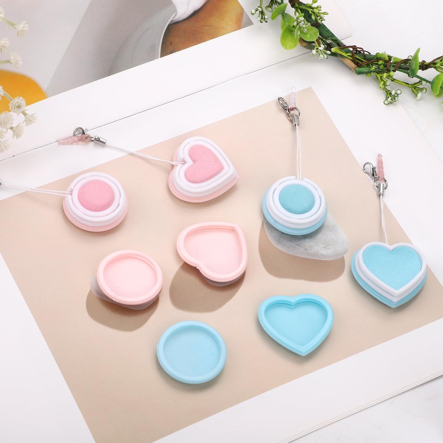 XIHIRCD 4pcs Macaron Phone Screen Cleaner, Round & Heart Shaped Cute Cell Phone Screen Wipe Pendant Keychain Lens