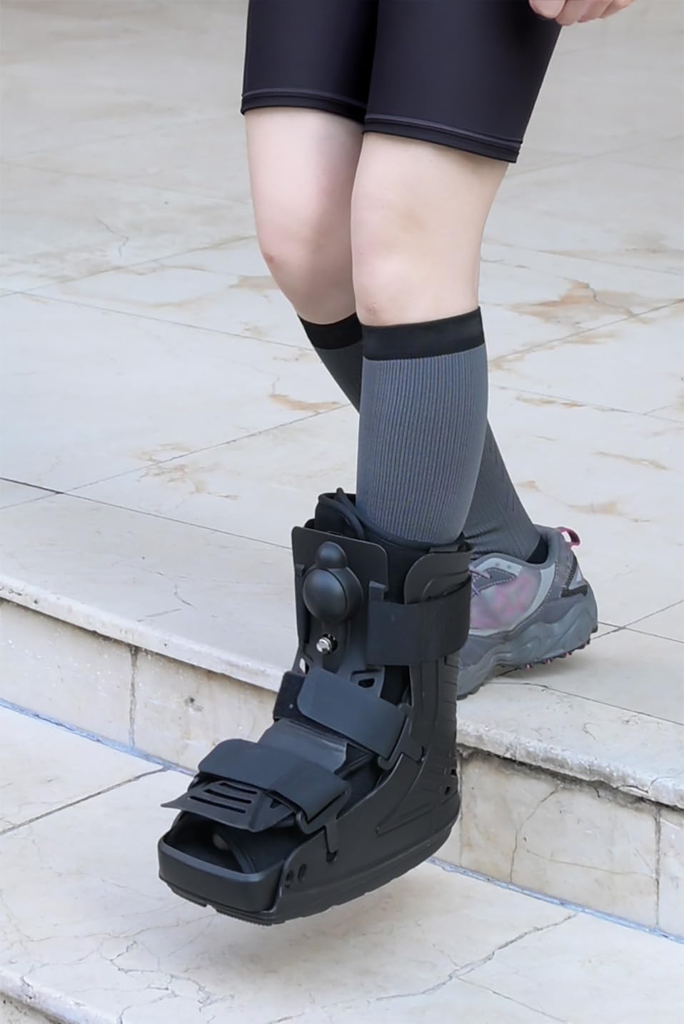 Mathgetin Air Cam Walker Boot, Short Inflatable Walking Boot Medical Recovery Orthopaedic Boots for Sprained Ankle, Broken Foot and Achilles Tendonitis (Large)