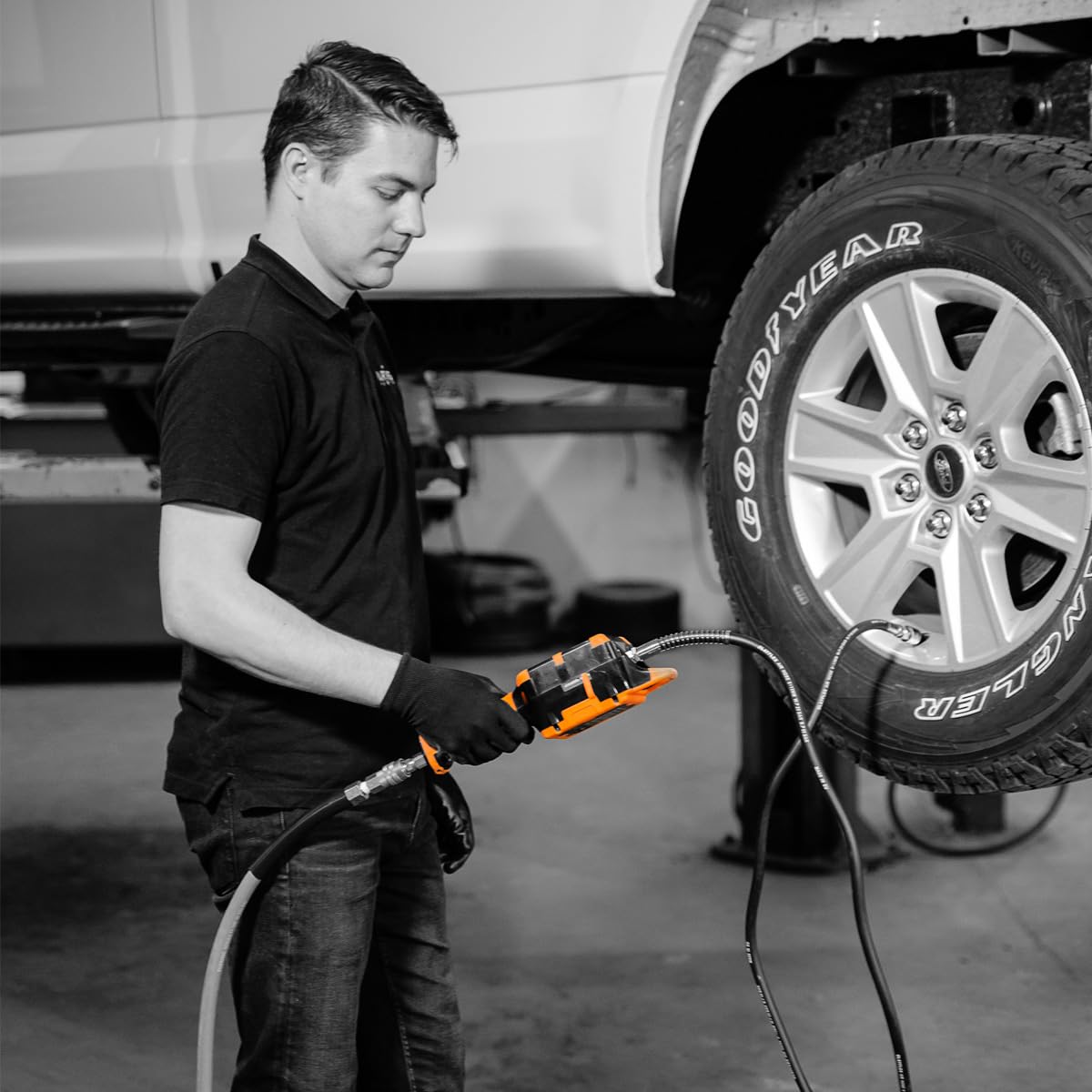 Martins Industries Flatematic Handheld Automatic Tire Inflator - up to 174 PSI, Inflate and Deflate automatically, Rechargeable - Loud signal and stop when set pressure is reach