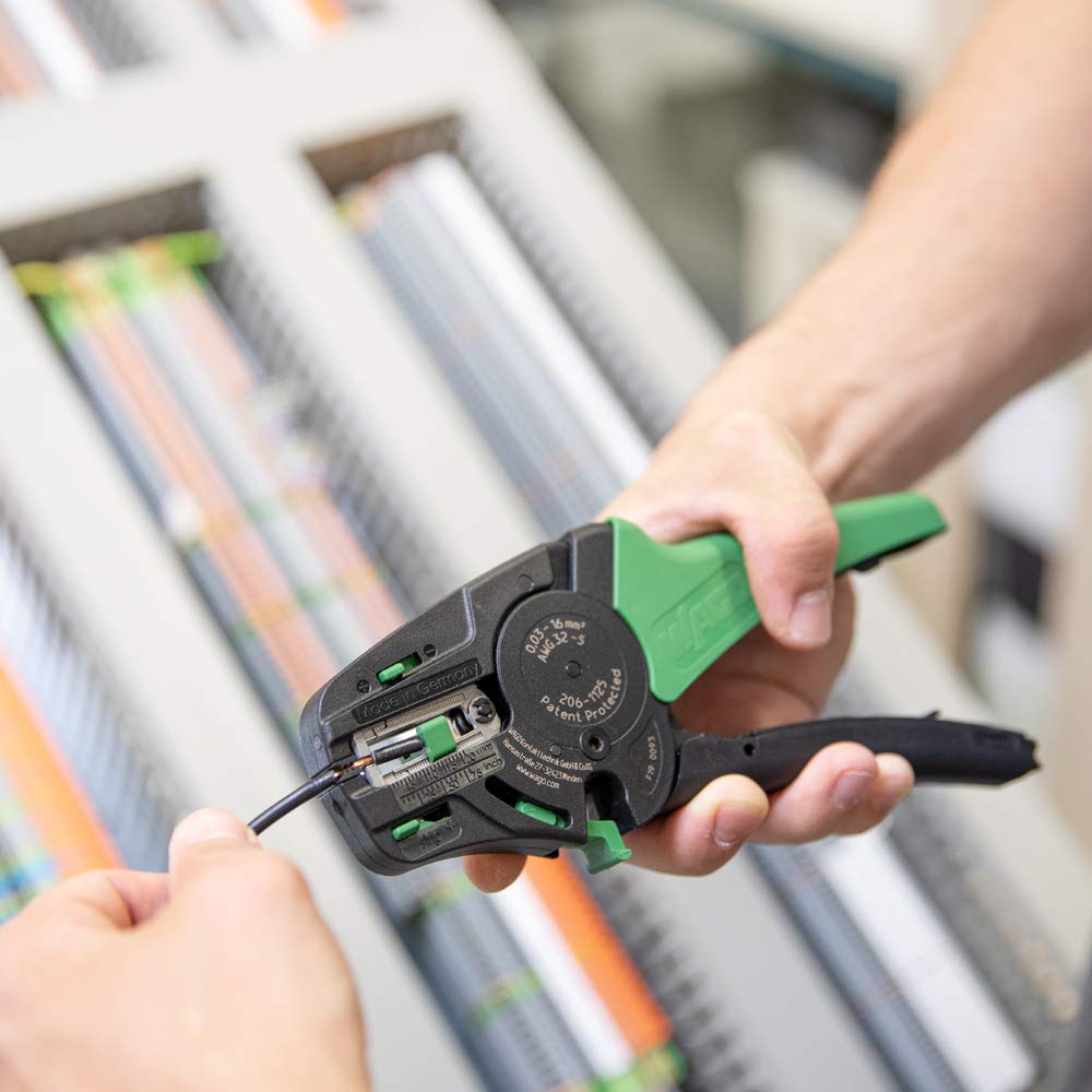 206-1125 | WAGO Quickstrip Vario Wire Stripper| Integrated Wire Cutter | 32-6 AWG | [Pack of 1],Green/Black