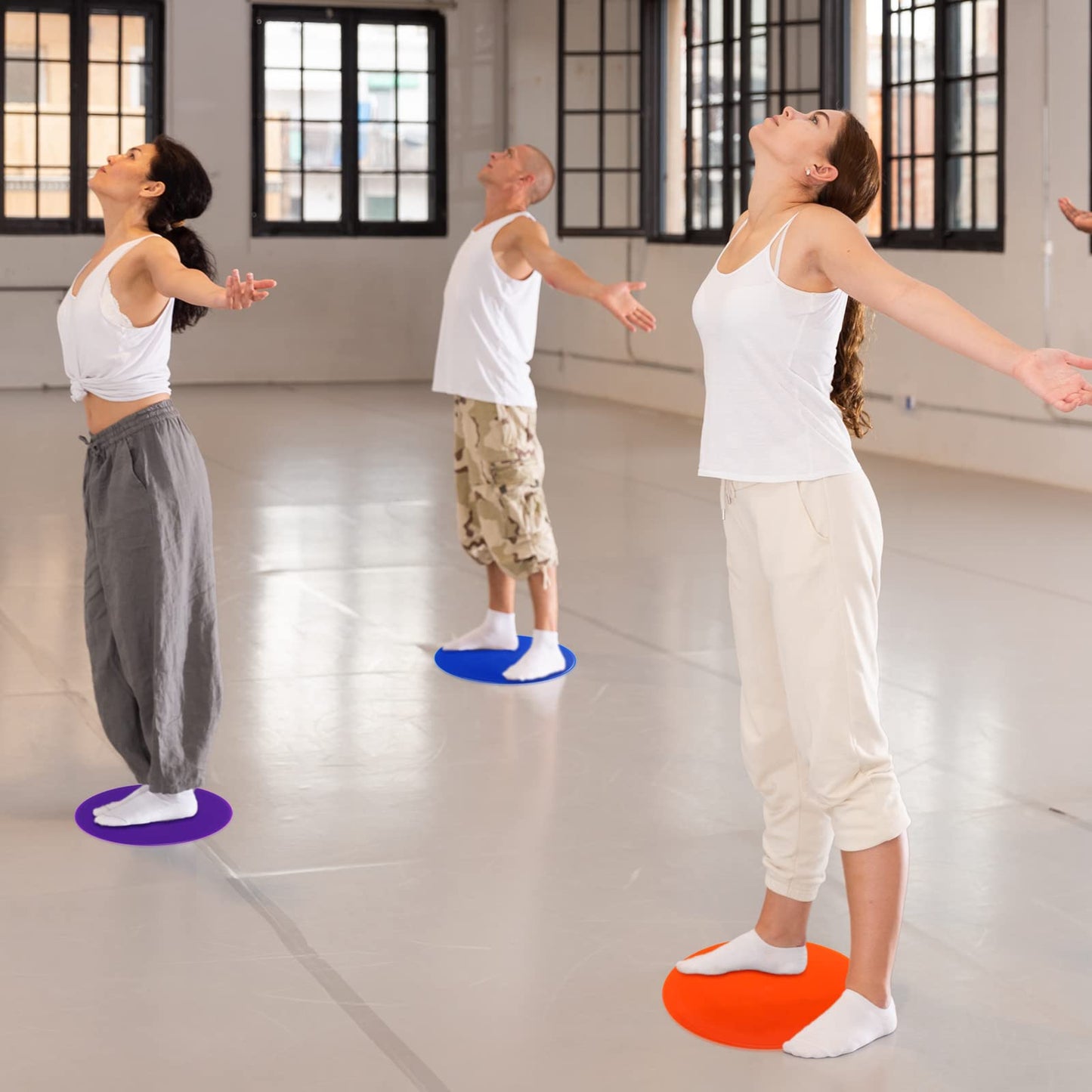 Haull Spot Markers Floor Spots with Bag Non Slip Vinyl Poly Dots for Gym Floor Basketball Football Soccer Sports Speed Agility Training Gym Dance(60 Pcs,7.87 Inch)