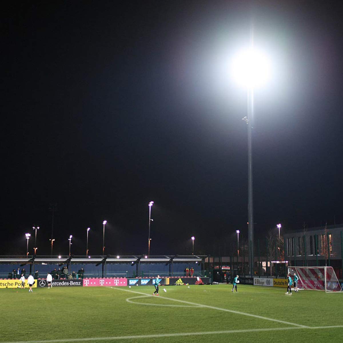 600W LED Stadium Flood Light Outdoor, 3300W Equivalent, 48000LM Super Bright LED Exterior Arena Light, IP66 Waterproof, 6000K Daylight White, Commercial Lighting for Sports Fields and Counts