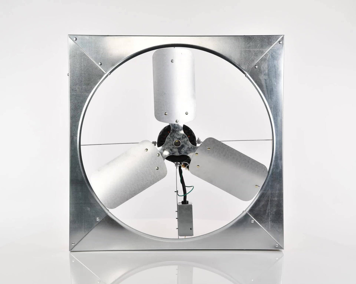 Master Flow GAF 24" Direct Drive 4500 CFM Whole House Fan with Shutter - 1/4 HP Permanent split-capictor Motor - Pull Chain Operation - WHFS24M