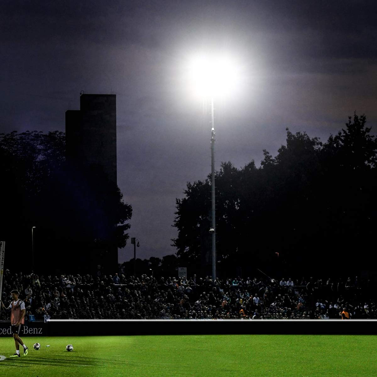 600W LED Stadium Flood Light Outdoor, 3300W Equivalent, 48000LM Super Bright LED Exterior Arena Light, IP66 Waterproof, 6000K Daylight White, Commercial Lighting for Sports Fields and Counts