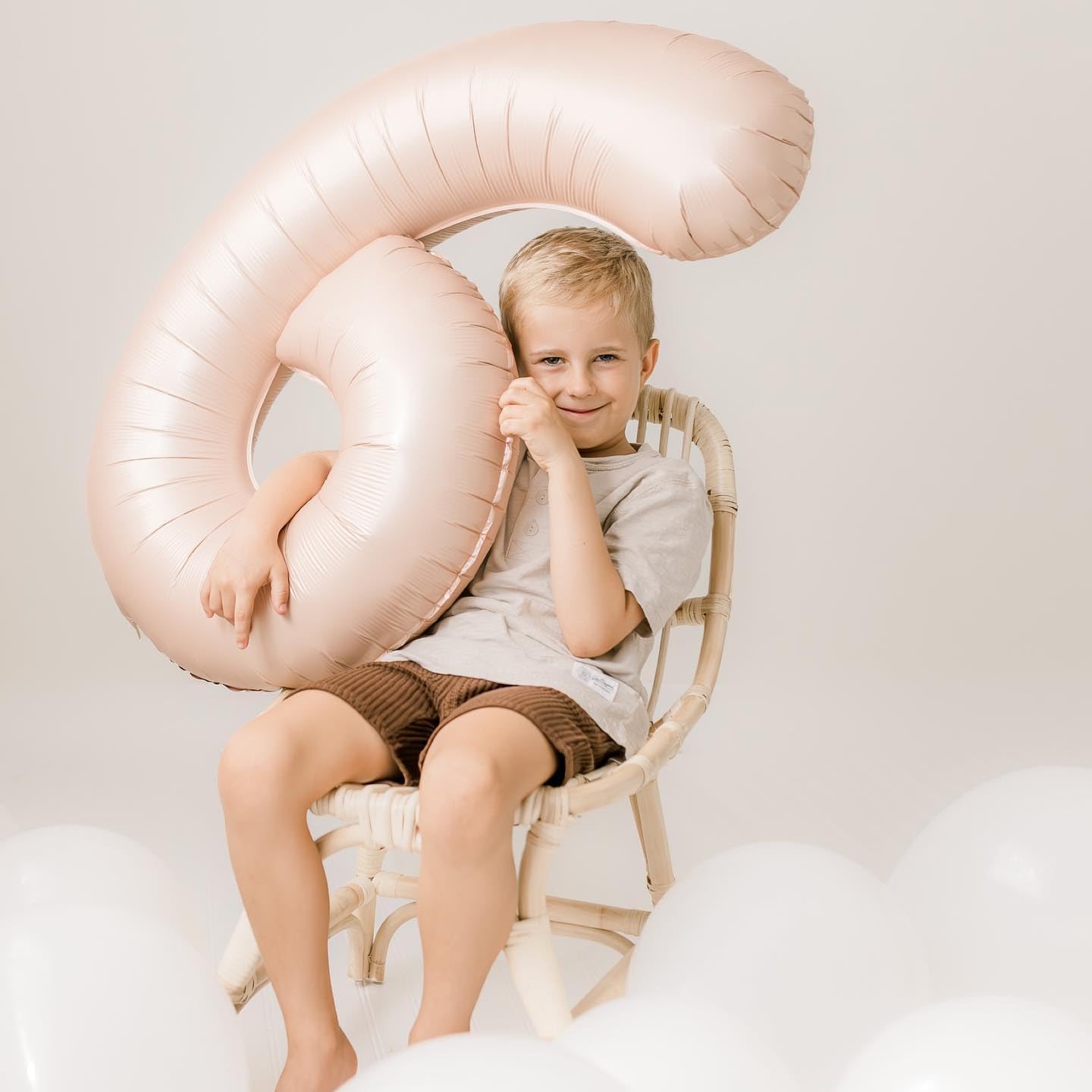 Skiennix 40-Inch Light Brown Number 6 Balloon - Perfect for Beige Birthday Decorations & Parties