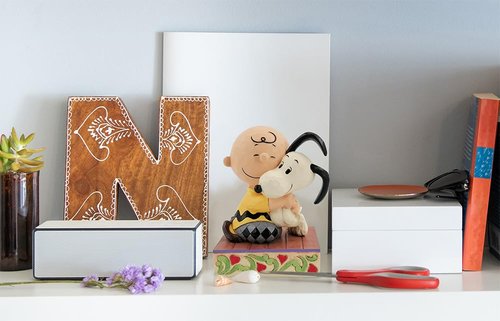 Enesco Peanuts by Jim Shore Charlie Brown and Snoopy Hugging Figurine, 4.5 Inch, Multicolor