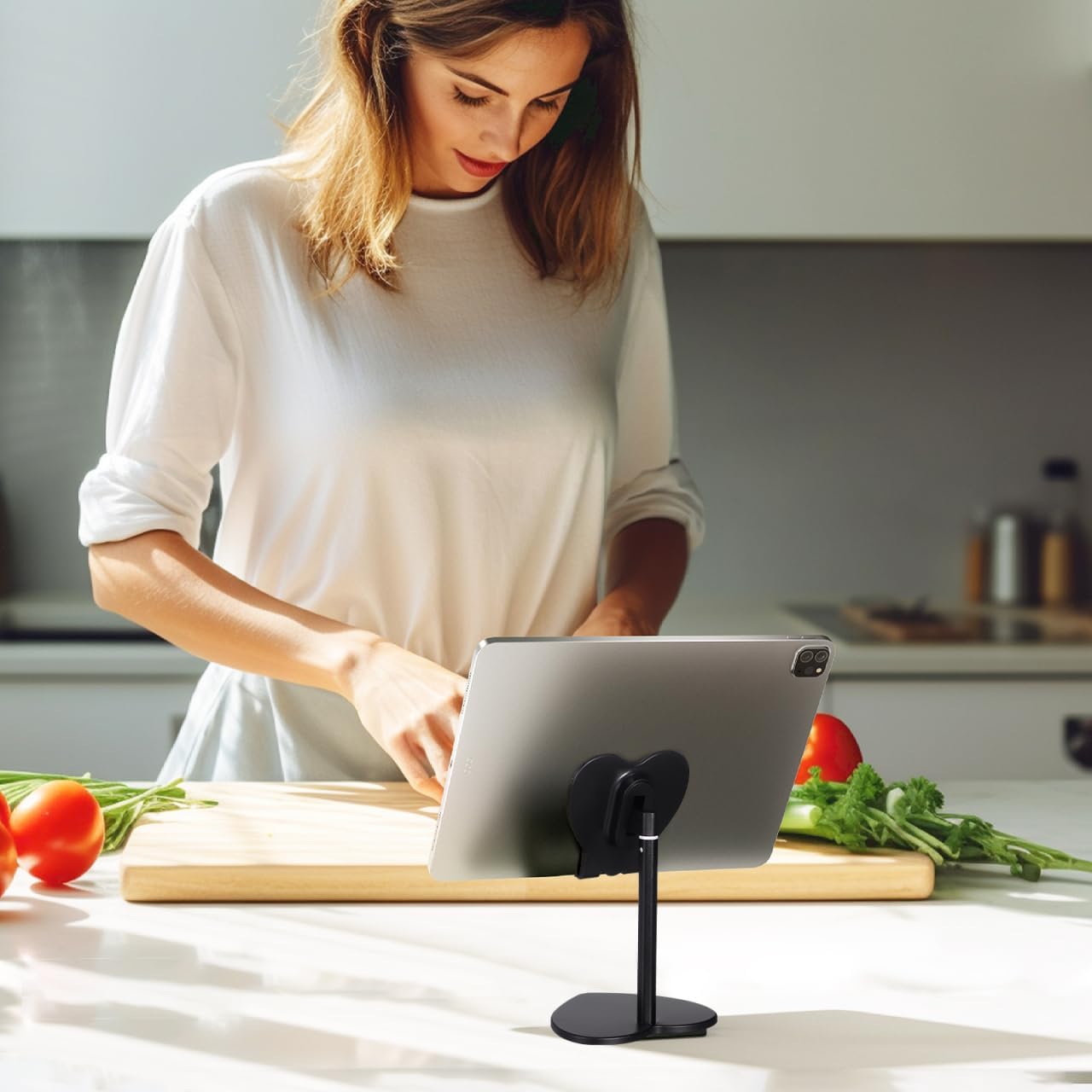 BESTOYARD 7.08 3.93 Inches Heart Shaped Desktop Tablet Stand, Valentine's Day Adjustable Metal Phone Holder for Desk