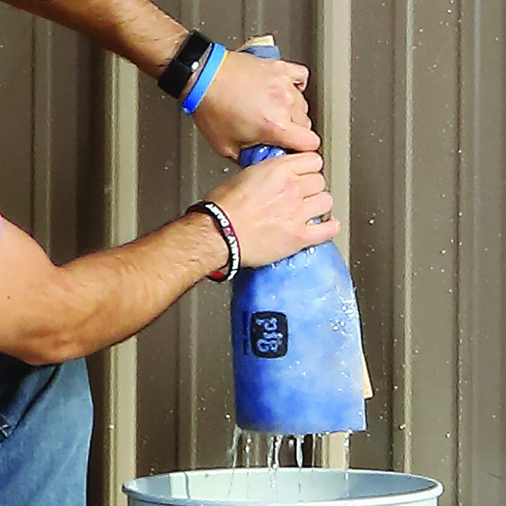 PIG Water Absorbing Kit - Absorbs Up to 16 Gallons per kit - Blue and Gray - PM50501