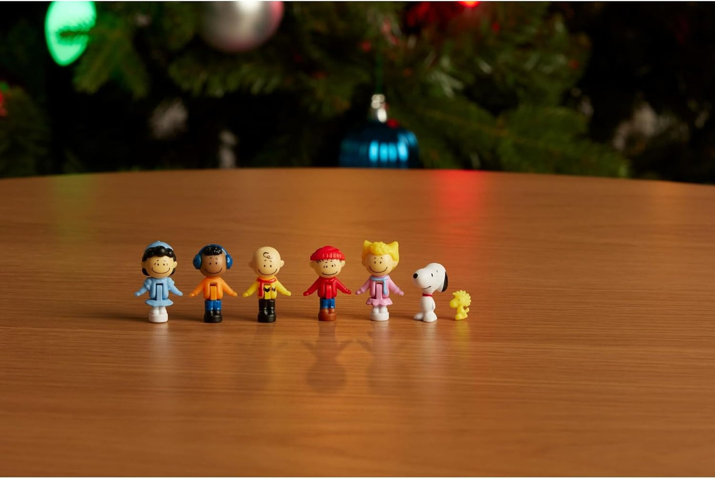 Polly Pocket | Peanuts Collector Compact Playset with 7 Themed Accessories & 4 Iconic Locations