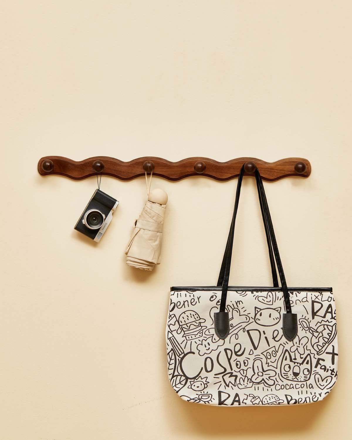 Wood Coat Rack Wall Mount - Walnut Coats Hook Hanger Wall-Mounted, Wave-Shaped Entryway Hanging Racks with 6 Hooks for Jacket Keys Hats Robes Towels Bags, Living Room Mudroom Bathroom Bedroom Hallway
