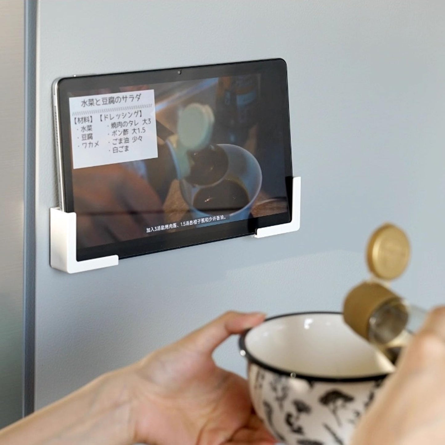 ArrErr Fridge Magnetic Phone Holder Gym Magnetic Phone Holder with Flexible Magnets Adhesive Backing Tablet Holder