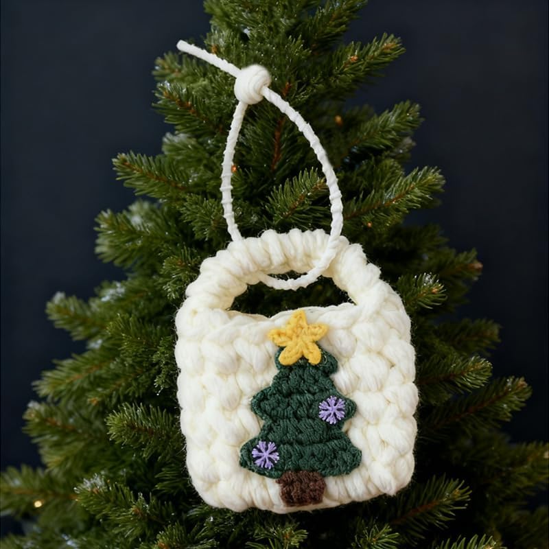 Christmas Tree Crochet Mini Bag Handmade Knit Earbud Pouch for Holiday Festival Gift Christmas Tree Headphone Cable