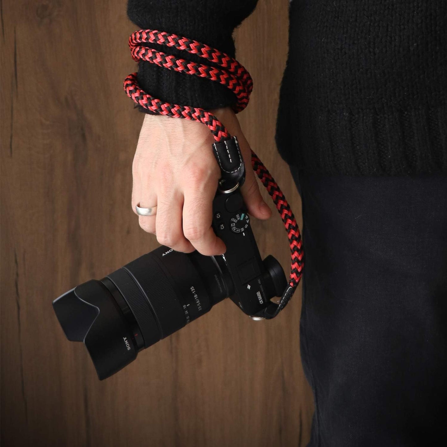 100cm/39inc MegaGear SLR, DSLR Sierra Series Genuine Leather Camera Shoulder or Neck Strap, Black, Large